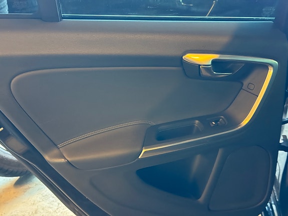 Volvo V60 9 of 13