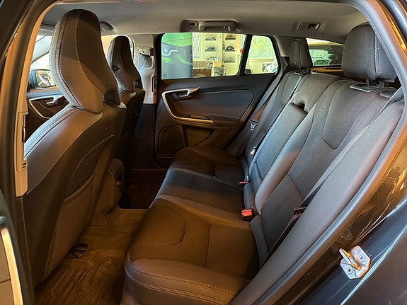 Volvo V60 7 of 13