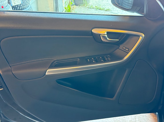 Volvo V60 8 of 13