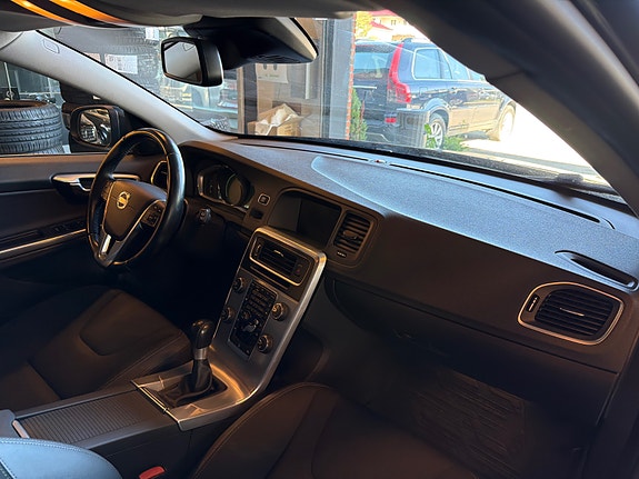 Volvo V60 12 of 13