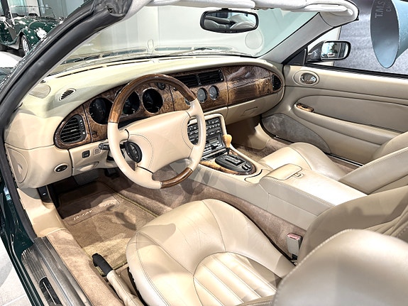 Jaguar XK 14 of 23