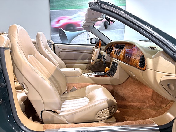 Jaguar XK 20 of 23
