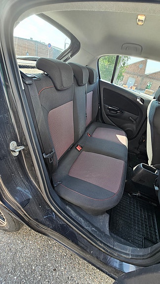 Opel Corsa 16 of 18