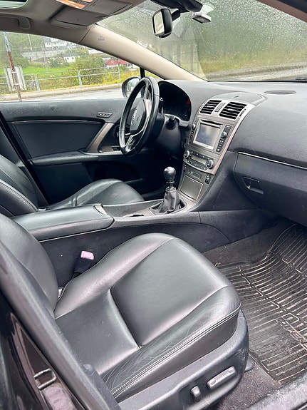 Toyota Avensis 18 of 23