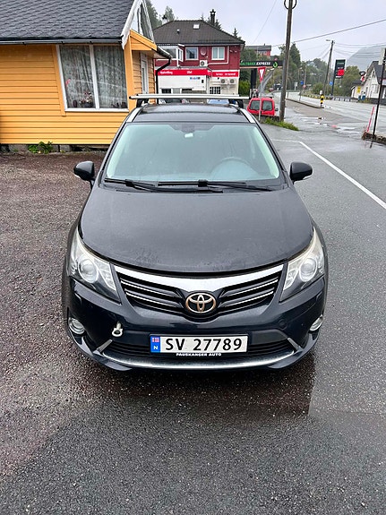 Toyota Avensis 2 of 23