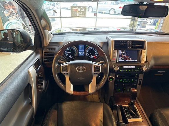 Toyota Land Cruiser 9 of 20