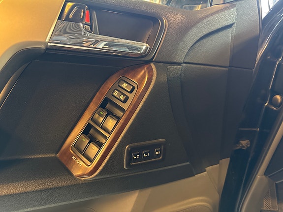 Toyota Land Cruiser 11 of 20