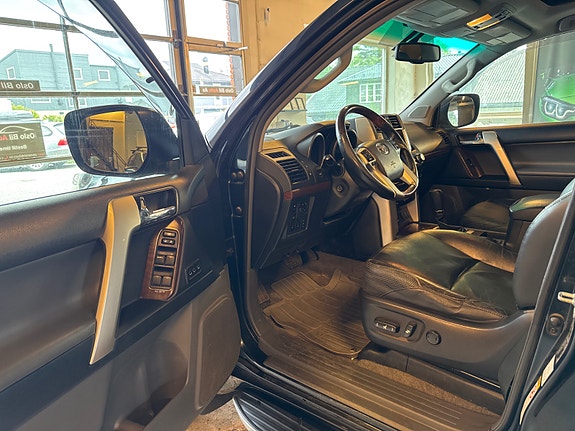 Toyota Land Cruiser 8 of 20