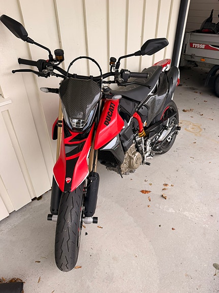 Ducati Hypermotard 698 Mono 2 of 5