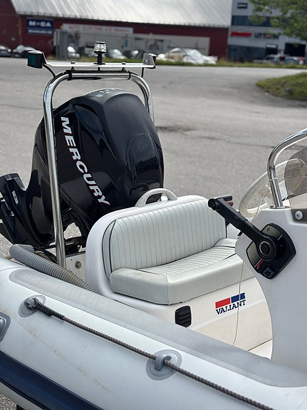 Valiant V-450 RIB 6 of 14