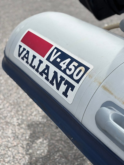 Valiant V-450 RIB 12 of 14
