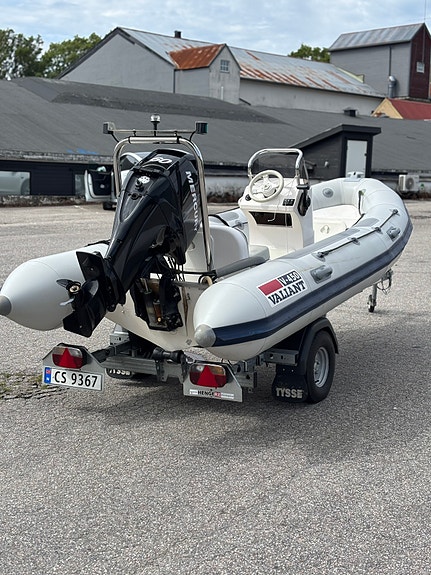 Valiant V-450 RIB 4 of 14