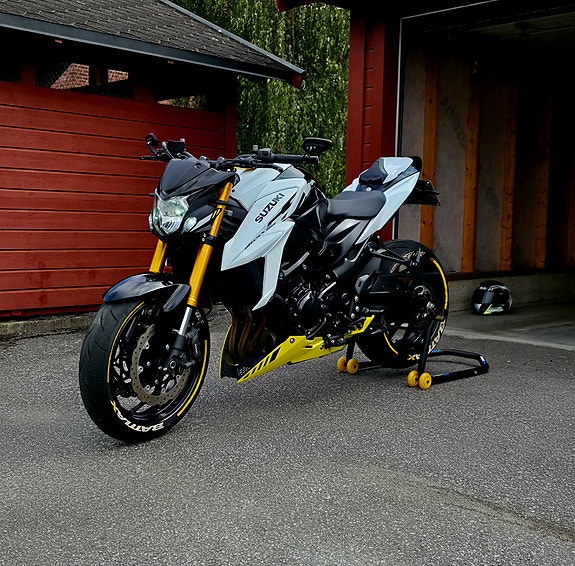 Suzuki GSX-S 750 3 of 18