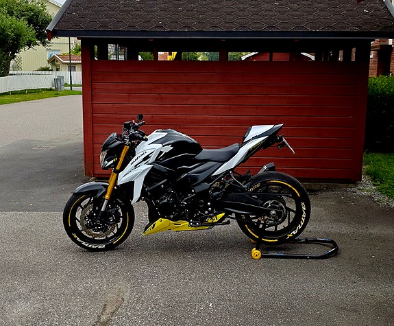 Suzuki GSX-S 750 4 of 18