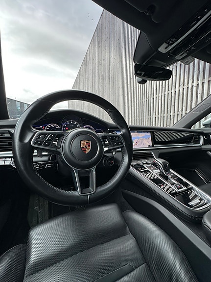 Porsche Panamera 4 9 of 18