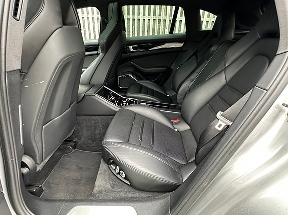 Porsche Panamera 4 13 of 18