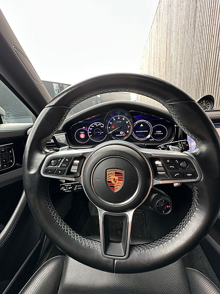 Porsche Panamera 4 11 of 18