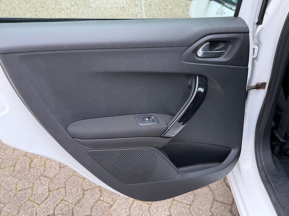 Peugeot 208 20 of 30