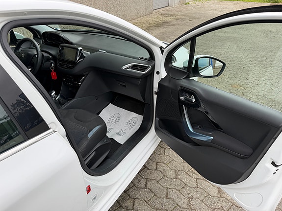 Peugeot 208 8 of 30