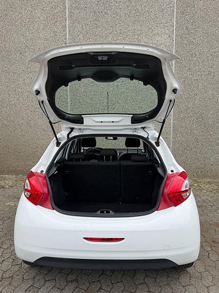 Peugeot 208 16 of 30
