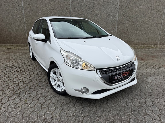 Peugeot 208 2 of 30