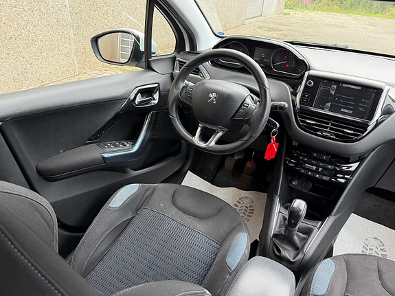 Peugeot 208 12 of 30