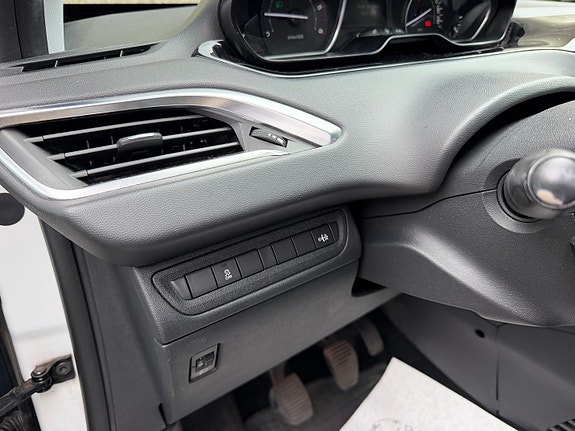 Peugeot 208 25 of 30