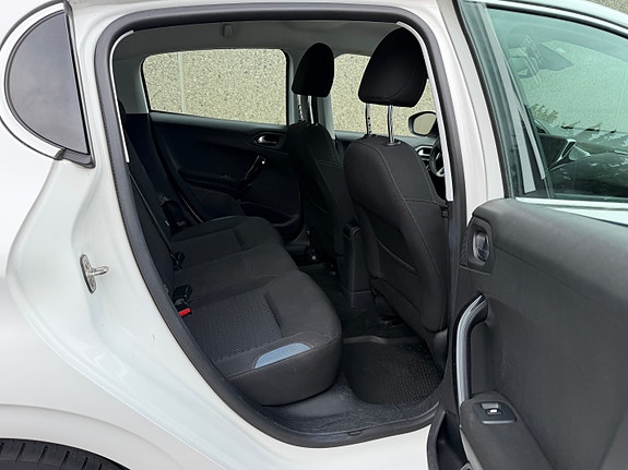 Peugeot 208 11 of 30