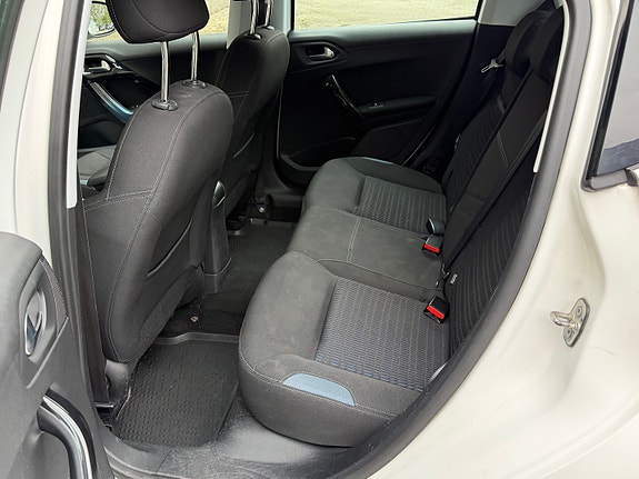 Peugeot 208 21 of 30