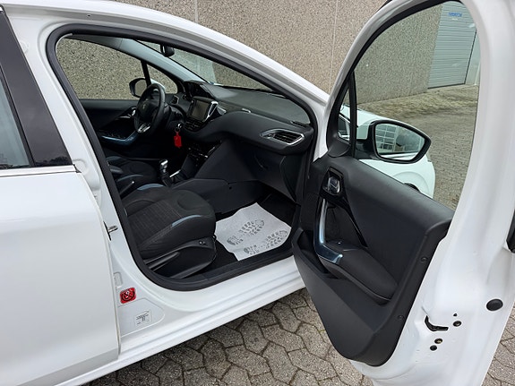 Peugeot 208 7 of 30