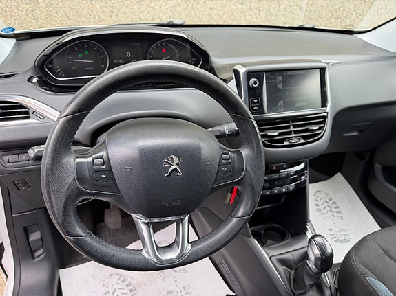 Peugeot 208 26 of 30