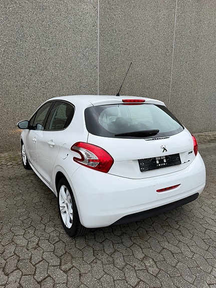 Peugeot 208 15 of 30