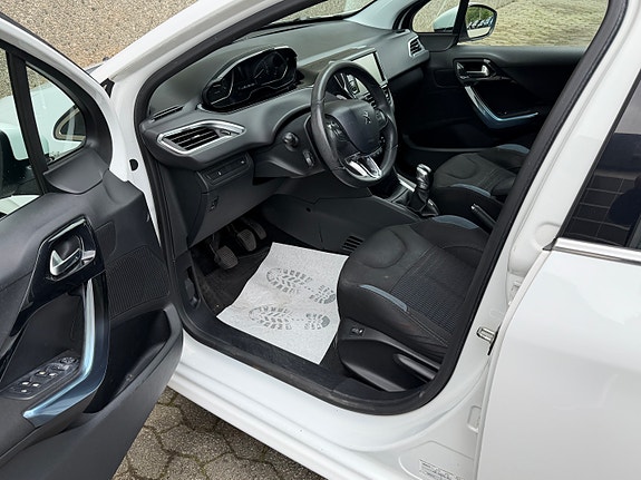 Peugeot 208 18 of 30