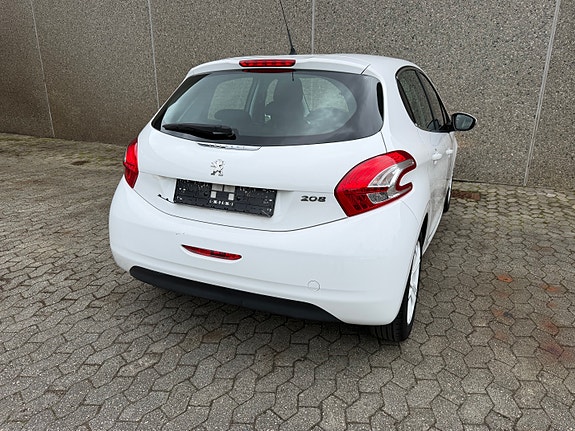 Peugeot 208 13 of 30