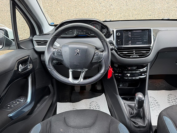 Peugeot 208 23 of 30