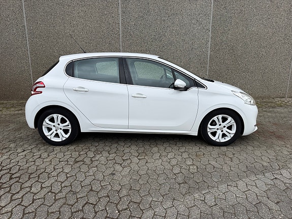 Peugeot 208 5 of 30