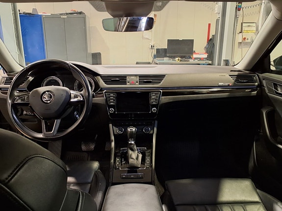 Skoda Superb 11 of 14