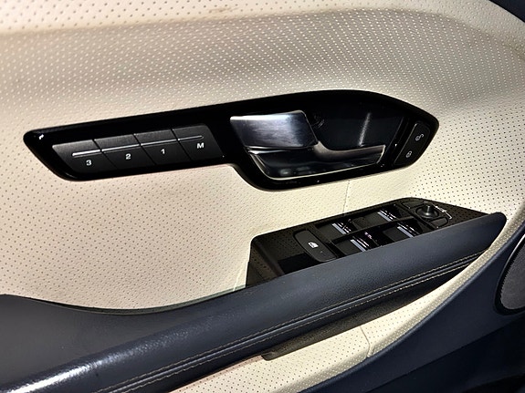 Land Rover Range Rover Evoque 13 of 30