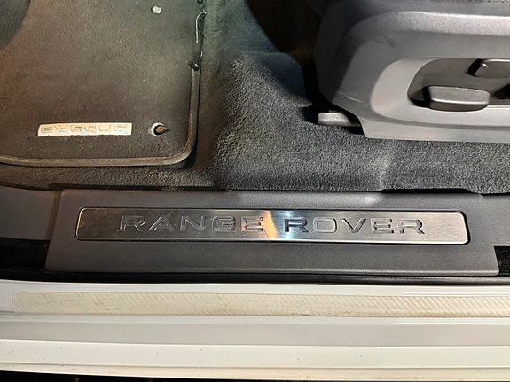 Land Rover Range Rover Evoque 17 of 30