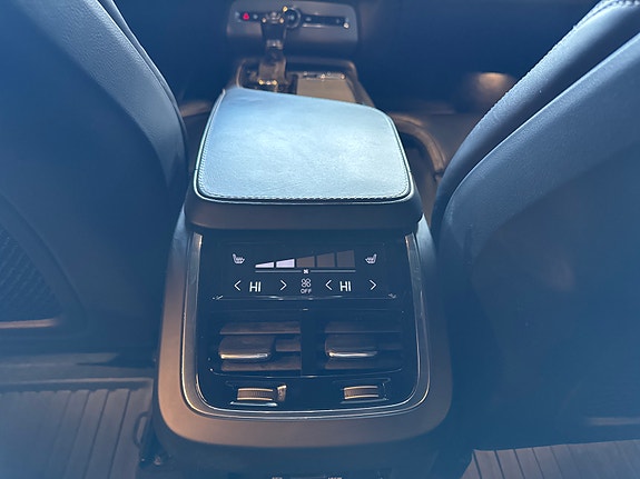 Volvo XC90 20 of 30