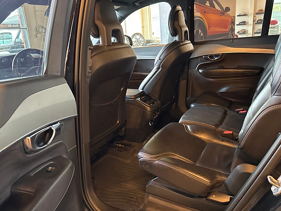 Volvo XC90 12 of 30