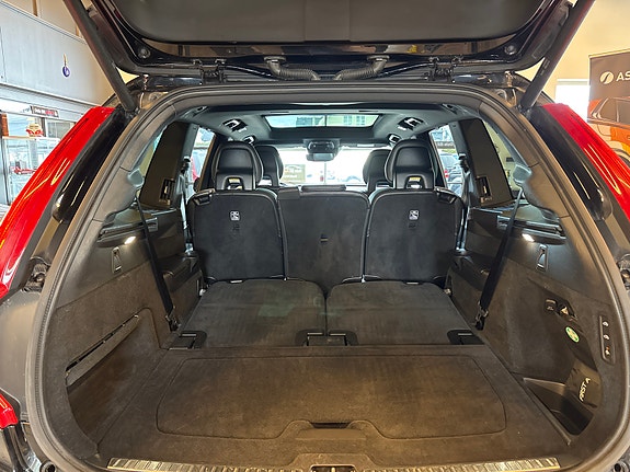 Volvo XC90 8 of 30