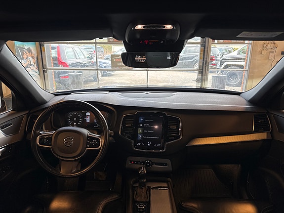 Volvo XC90 15 of 30