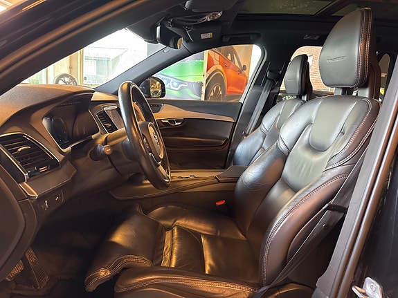 Volvo XC90 11 of 30