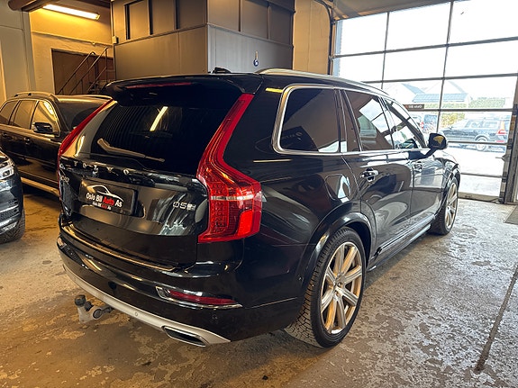 Volvo XC90 5 of 30