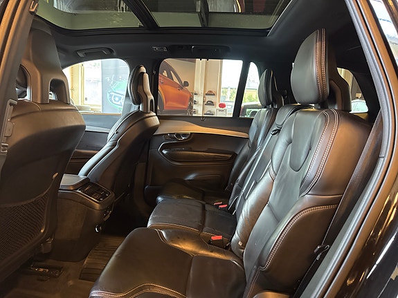 Volvo XC90 13 of 30