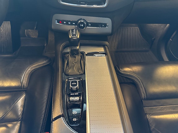 Volvo XC90 19 of 30