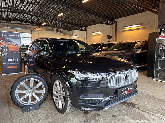 Volvo XC90 2 of 30