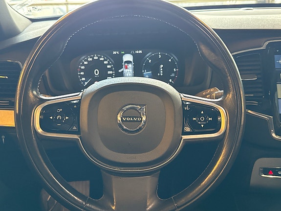 Volvo XC90 17 of 30