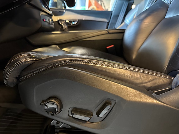 Volvo XC90 23 of 30